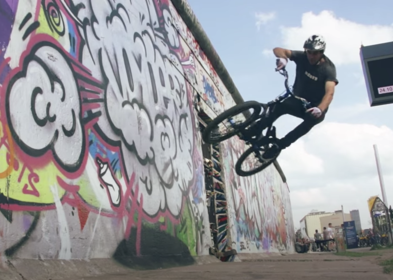 Julz is back.......and in Berlin.